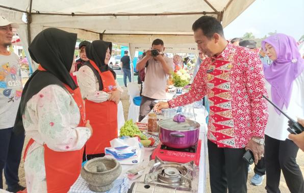 Dukung Harhubnas, Pj Gubernur Suganda kunjungi stan Biro Umum Setda Babel, Jumat (29/9/23)