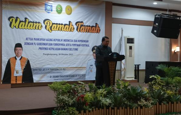 Yang Mulia Ketua MA dalam sambutannya pada Malam Ramah Tamah di Gedung Mahligai Rumah DInas Gubernur